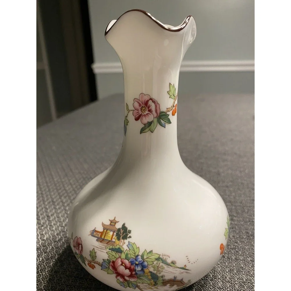 Vtg Crown  Staffordshire Bone China Pagoda Floral 5 7/8” Bud Vase England